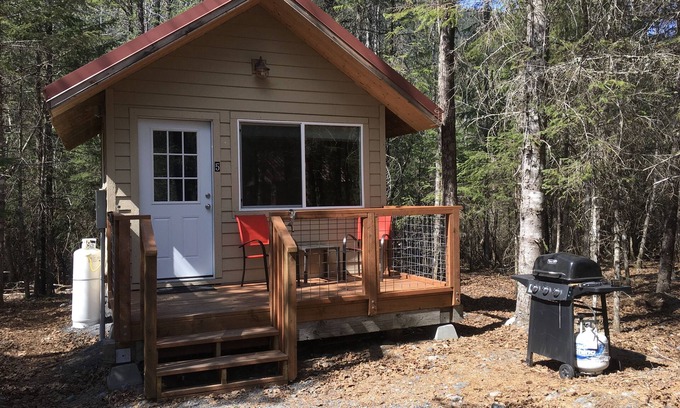 Bear Creek Cabin | FireWeed Cabin5 W/Queen Bed