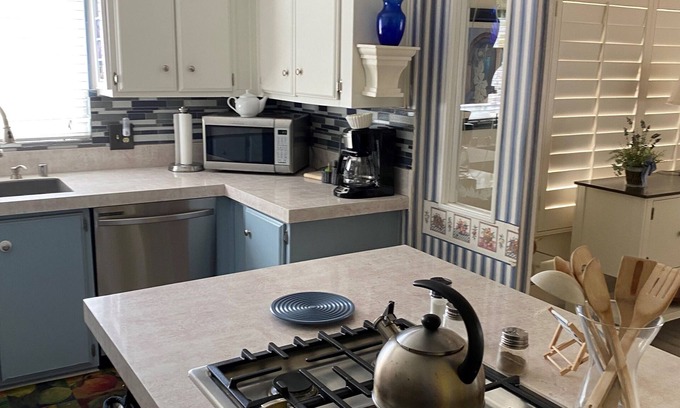 Thousand Palms House | First Class Golf Course Desert Living at an Affordable Cost .