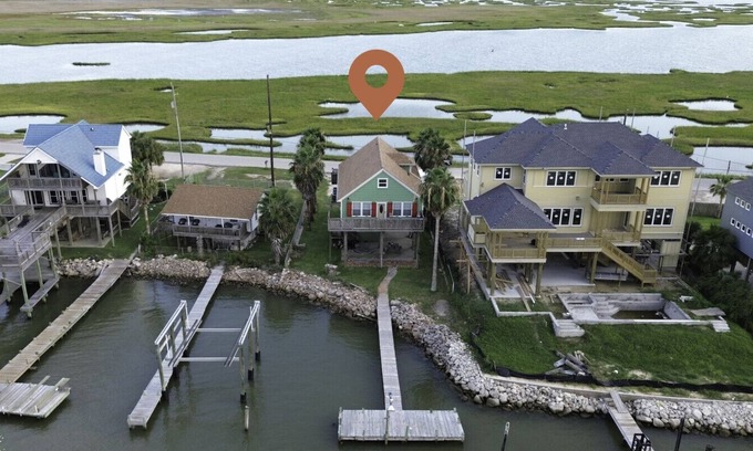 Sportsman Road House | Fisherman`s Paradise, bayfront/private pier