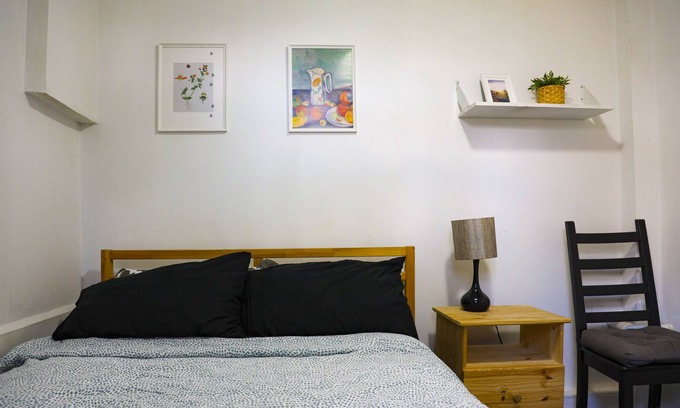 Oakwood Village Apartment | Fitted and convenient studio with parking included near downtown core