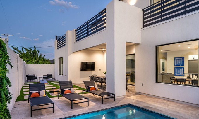 Southwest Village House | FIVE ON 5TH - POOL & CAMELBACK MOUNTAIN VIEWS