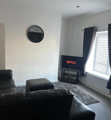 Oldham Apartment | Flat 2
