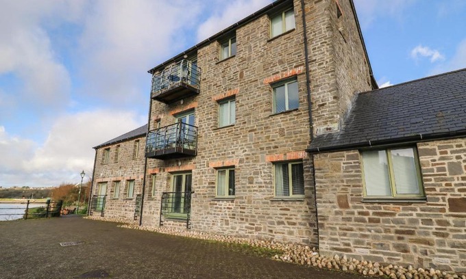 Pembroke Apartment | Flat 2