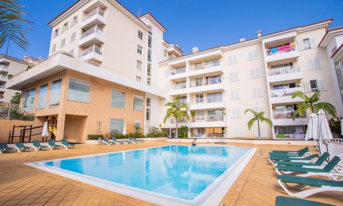 Santo Antonio Apartment | FLH Funchal Modern Apartment with Pool