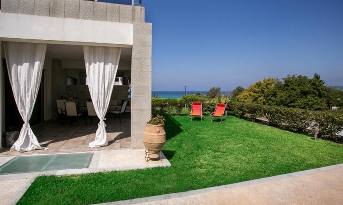 Kassandra House | #FLH - Pampa Grass House