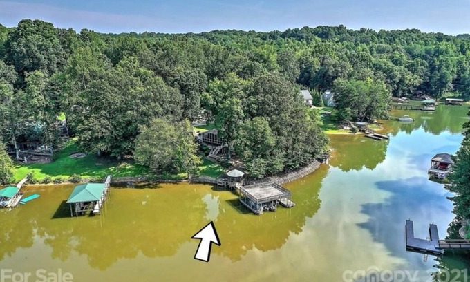 Lake Norman of Catawba House | FLICKERING LANDING COVE! Cozy, secluded cove on Lake Norman! Amazing home.