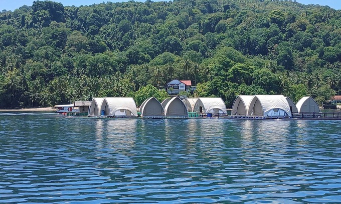 Kaputian Boat Rental | Floating Home in Reef Resort Unit 6