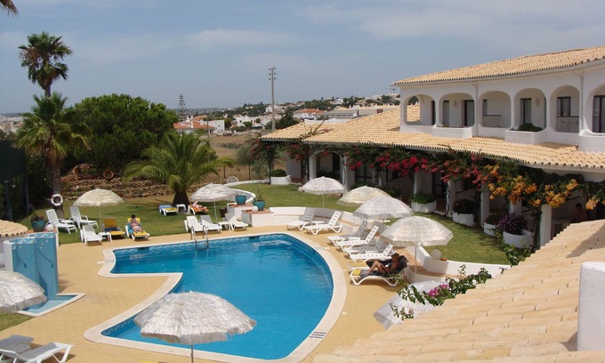 Vale de Parra Apartment | Flor do Vale - Self catering ONE Bedroom direct acess to garden and pool
