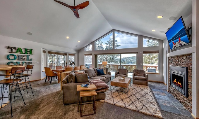 Pioneer Trail House | Fly High in Total Luxury: Hot Tub, Views, Privacy, Decks, Peaceful, A/C
