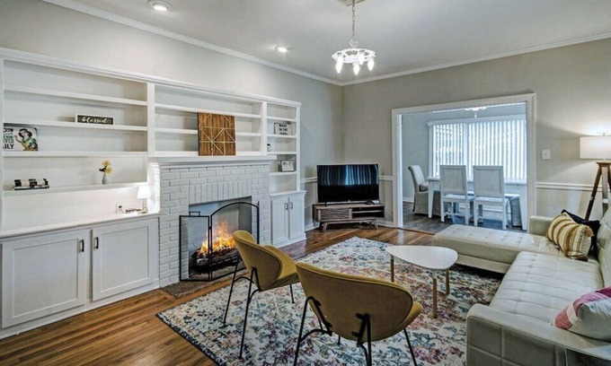 Fondren House | Fondren N. Neighborhood | Location Near Hospitals