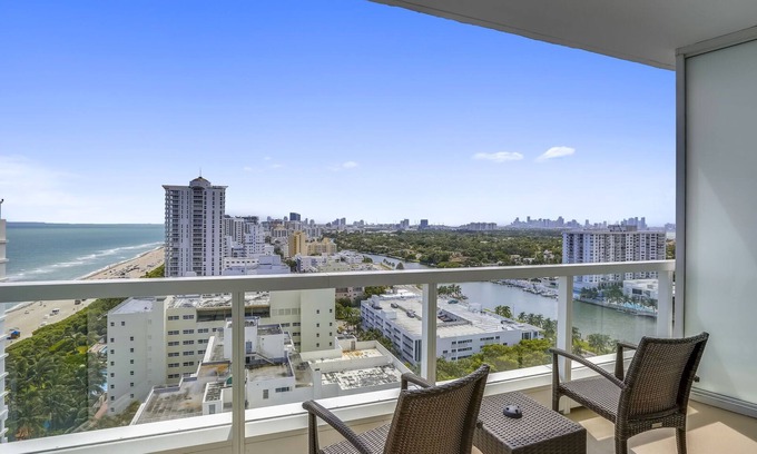 Mid Beach Apartment | Fontainebleau Hotel Sorrento 19th Fl Junior Suite