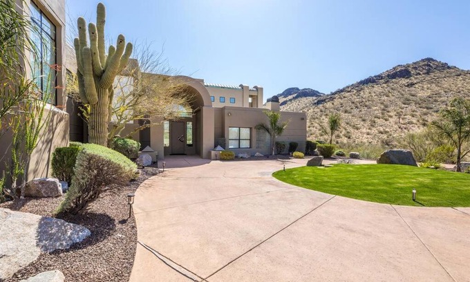 Pinnacle Peak Heights House | Foothills Home