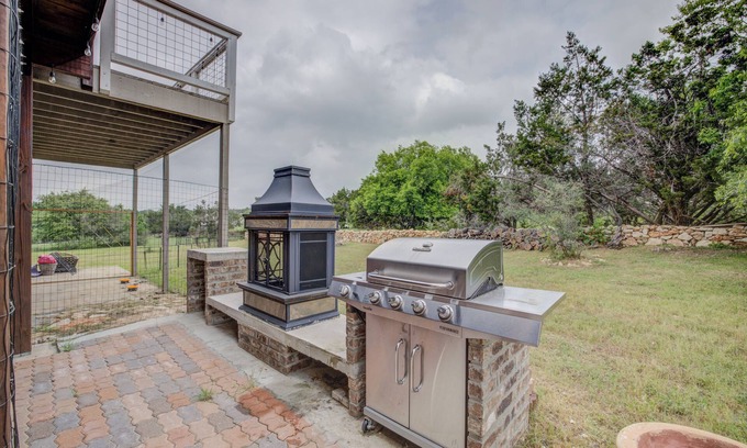 Hays County House | Forest View Loft | Pool | BBQ Newly Renovated