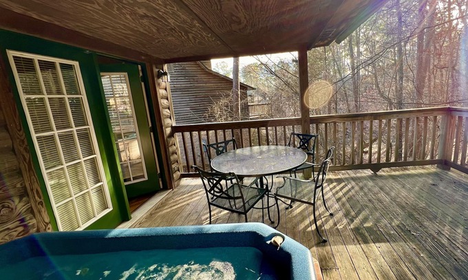 Mount Ida Cottage | Forest View two bedroom, two bath Harbor North luxury loft cottage with private hot tub o Lake on Ouachita. by RedAwning