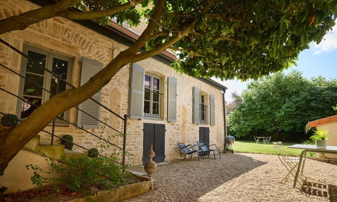 Beaune House | Former convent from the 17th, renovated, private garden, Beaune city center