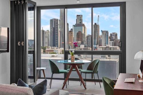 Fortitude Valley Apartment | Fortitude Valley Prime position 2 x Bed, view, parking, pool
