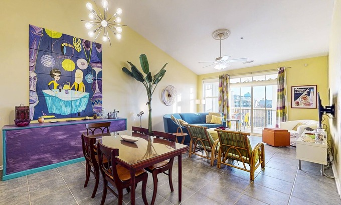 Sunset Island Condo | Fountain-view 4th-floor condo with 3 private beaches, pools, gym, balcony, W/D