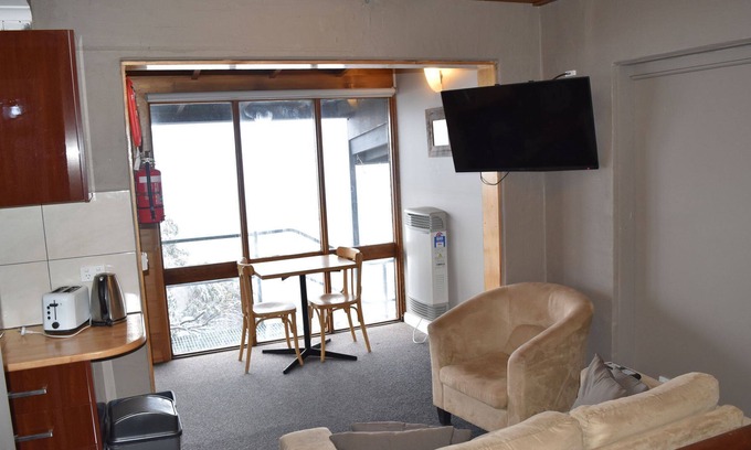 Hotham Heights Apartment | Fountains 16 - Cosy apartment ideal for couples