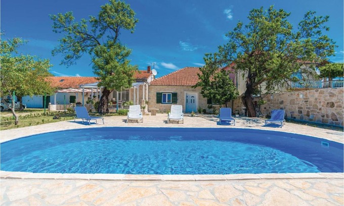 Sopot House | Four-Bedroom Holiday Home in Podlug