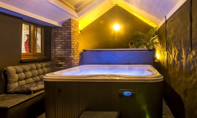Tiers Cross House | Foxglove - Luxurious Barn Conversion - Blossom Farm