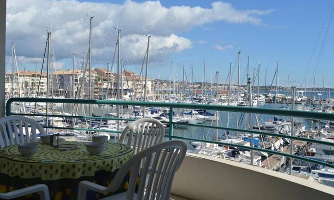 Frejus Port Apartment | Fréjus: Appt 2P, 5 pers, Piscine, Plage à 150m, Parking, Animaux OK - FR-1-226A-357