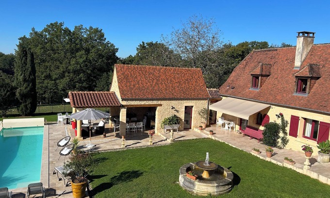 Saint-Felix-de-Reillac-et-Mortemart House | Gîte du pigeonnier with swimming pool Périgord noir 6 people 165€ per night