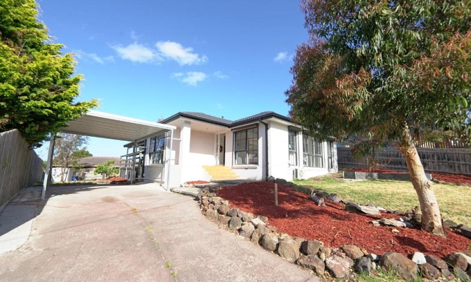 Frankston House | Frankston Beach House Staycation Pet Friendly Holiday House