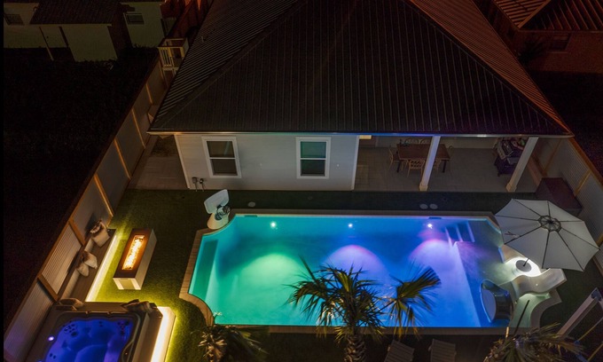 Kiska Beach House | Free Golf Cart-Heated Pool-Spa-5min Walk to Beach