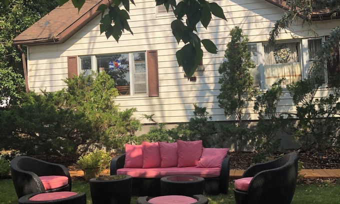 Milk River House | Free self serve breakfast. 12 mins to USA border/26 mins to Writing on Stone.