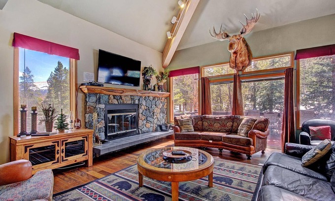 Warrior's Mark West House | Free SkyCard Activities - Private Hot Tub, Ideal for Families - Gold King Lodge