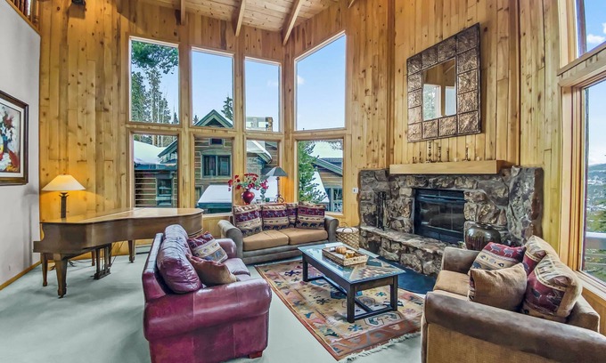 Warrior's Mark West House | Free SkyCard Activities - Spacious Home, Hot Tub, Perfect For Large Families