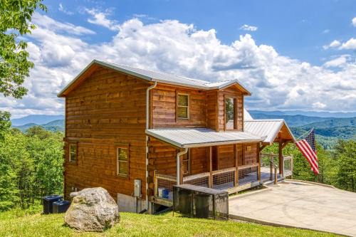 Sevierville House | Freedoms View, Game Room & Amazing Views, FREE tickets each paid day, Hot Tub!