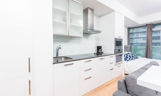 Toronto Entertainment District Apartment | Front St - Entertainment District