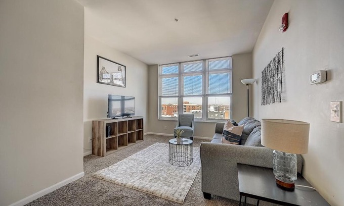 Downtown Indianapolis Apartment | FRONTDESK 707 North Apts Downtown Indy