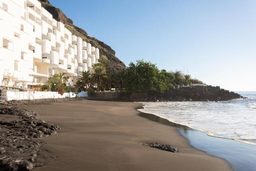 Santa Cruz de Tenerife Apartment | Frontline Beach Apartment