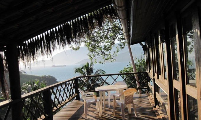 Portinho House | Full sea and mountain views 100m from the beach
