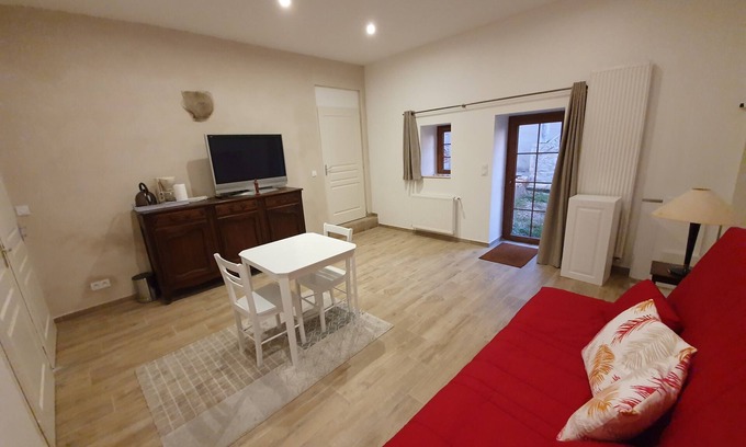 Douvres Apartment | Fully-equipped accommodation in a quiet village near Ambérieu-en-Bugey