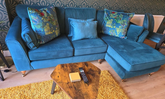 Mendham Bed & Breakfast | Fully Furnished annexe with a comfy living room, double bedroom and en-suite