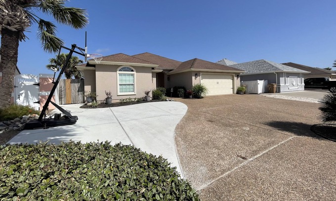Corpus Christi House | Fully-furnished waterfront home with amazing sunset views and custom finishings