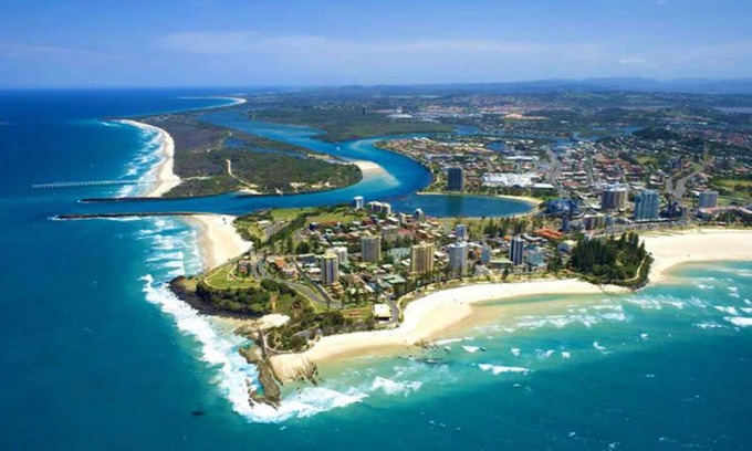 Tweed Heads House | Fun family escape! A stone's throw from the Tweed river & Coolie's beaches near.