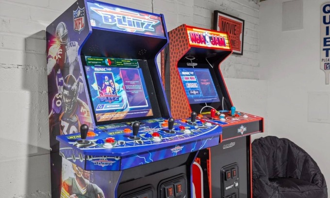 Gravois Park House | Fun Game Room & Theater, Walk to Dining & Music