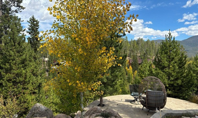 Grand Lake Cottage | Fun-sized 3-bedroom cottage on the river, plus hot tub. Pet-Friendly!