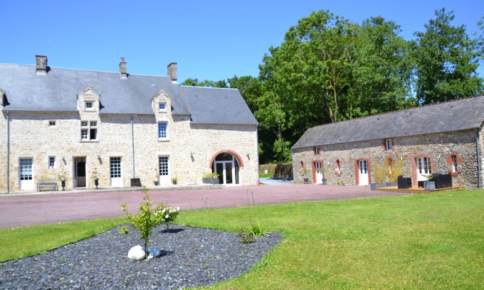 Picauville House | Gîte 6 Personnes Chaleureux et au Calme à 15 Minutes des Plages du Débarquement