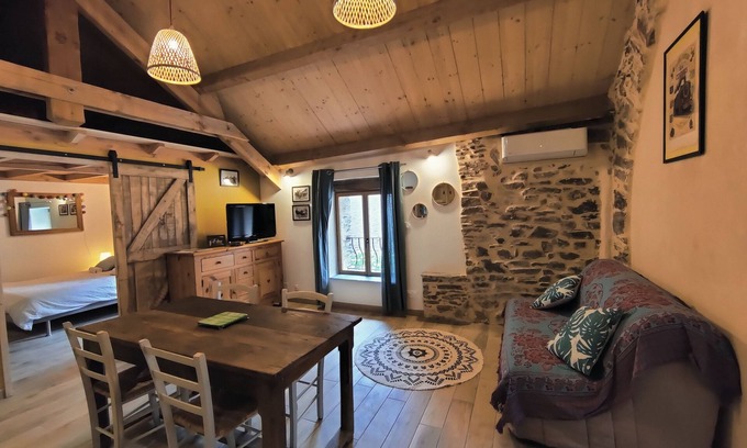 Barre-des-Cevennes Apartment | Gîte Le Circaète, en Plein Cœur de la Forêt à Barre des Cévennes