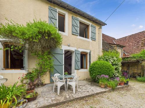 Montignac House | Gîte mitoyen - piscine commune - 4 personnes