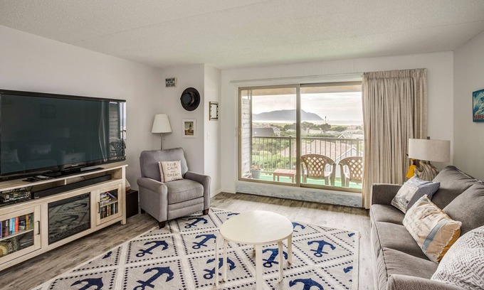 Gearhart Condo | G662 1 bedroom 3rd Floor, Elevator, No Cleaning fees allows one pet