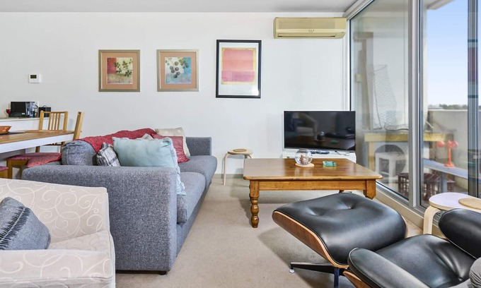 Kensington Apartment | Gallop to Your Getaway!