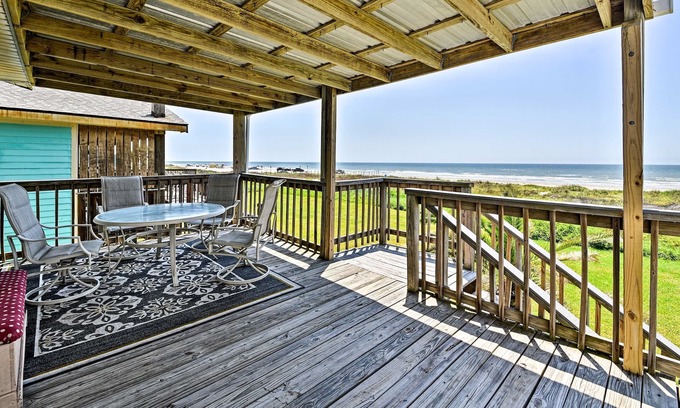 Gulf Palms House | Galveston Beach House w/Private Deck & Gulf Views
