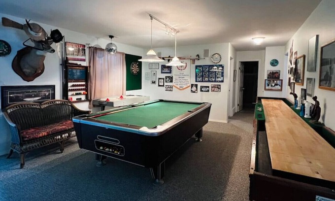 Nelson House | Game Cave with Hot Tub