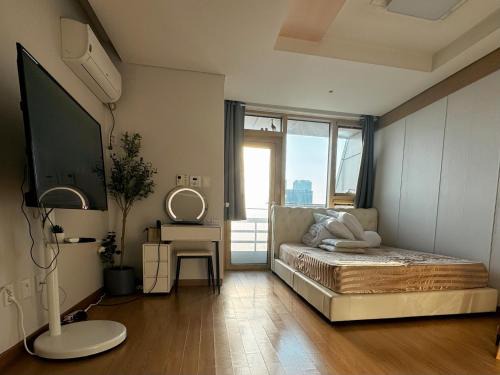 COEX Apartment | Gangnam City View with Balcony - Netflix & Youtube Free